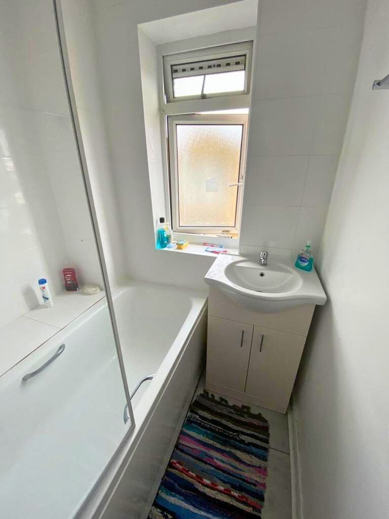 Single Room Available - E3